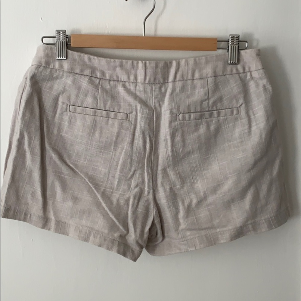 Linen shorts. - Picture 2 of 3